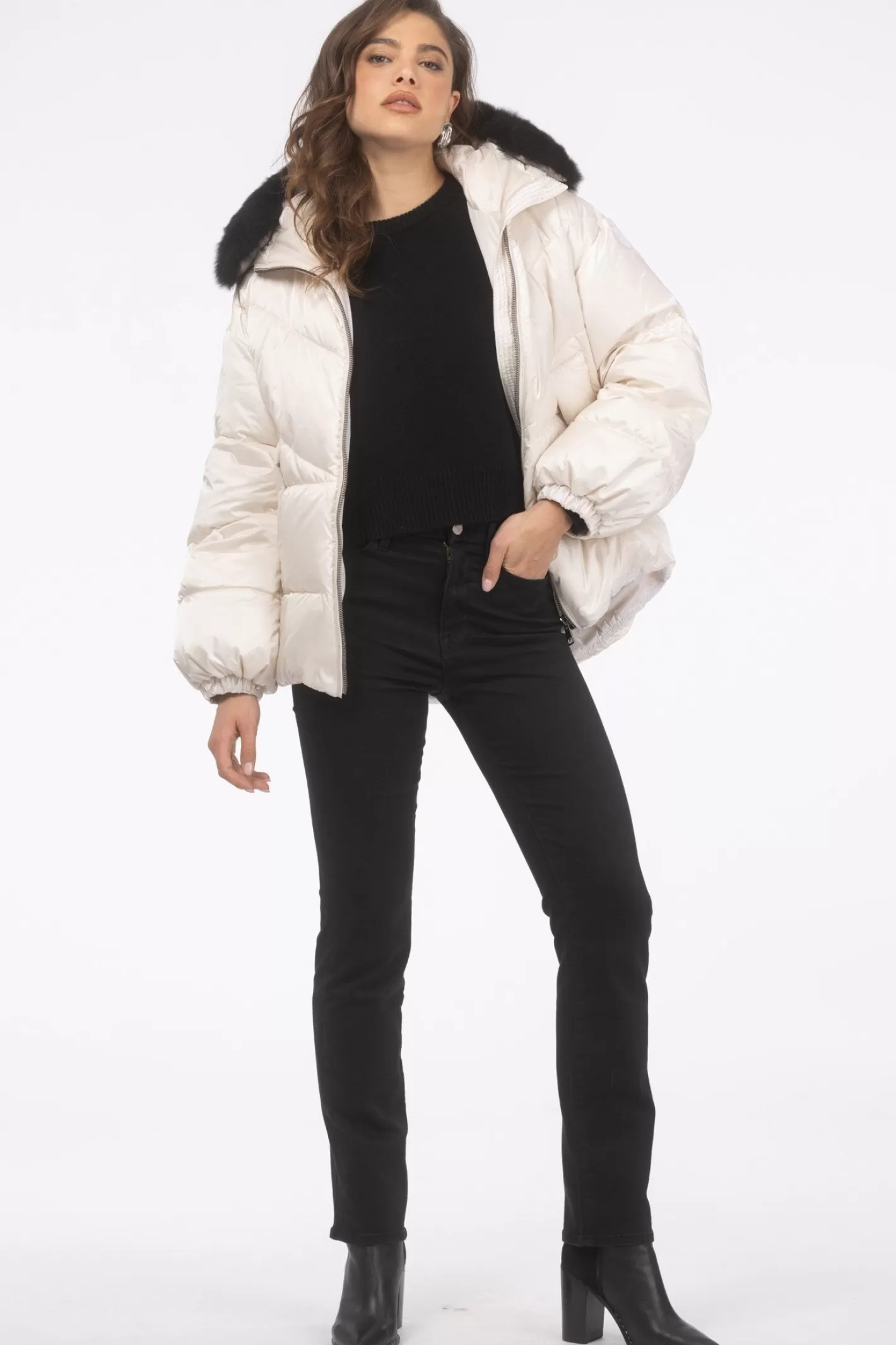 Women GORSKI Montreal Après-Ski Jacket With Detachable Toscana Shearling Lamb Hood Trim