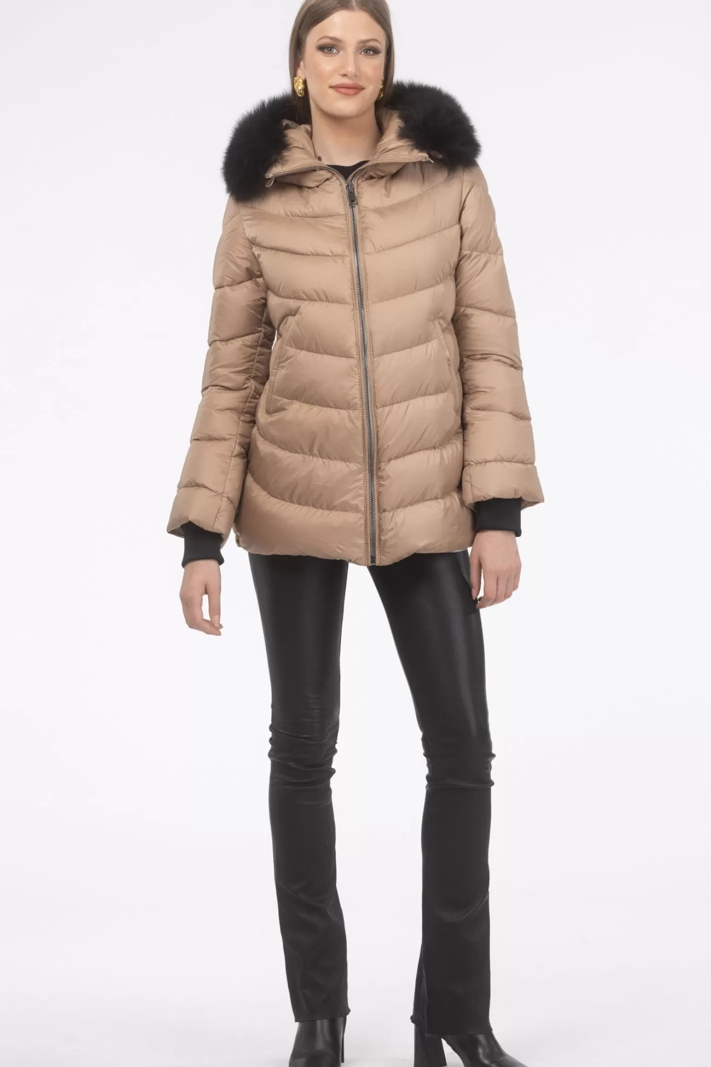 Women GORSKI Montreal Après-Ski Jacket With Detachable Toscana Shearling Lamb Hood Trim