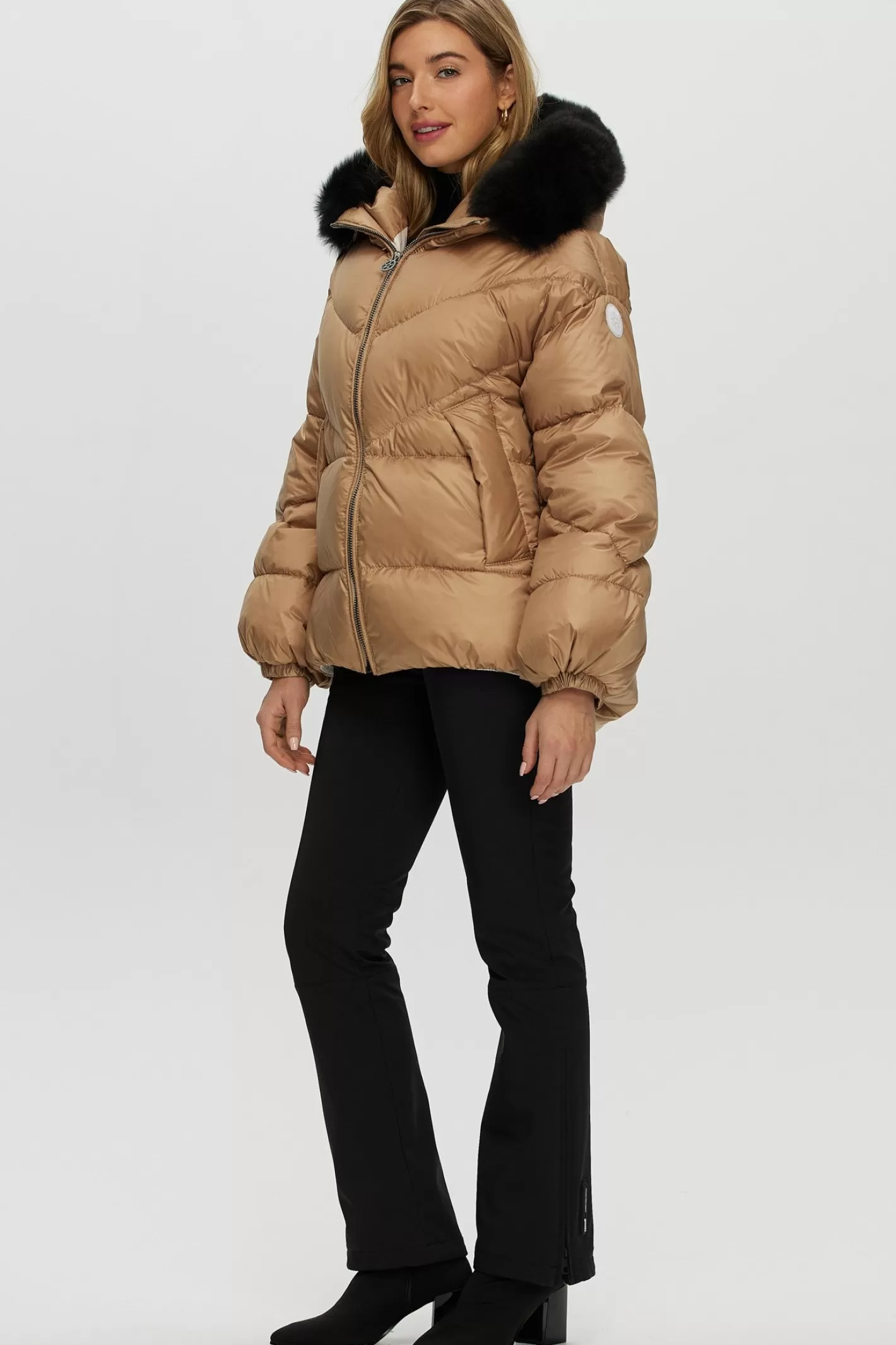 Women GORSKI Montreal Après-Ski Jacket With Detachable Toscana Shearling Lamb Hood Trim