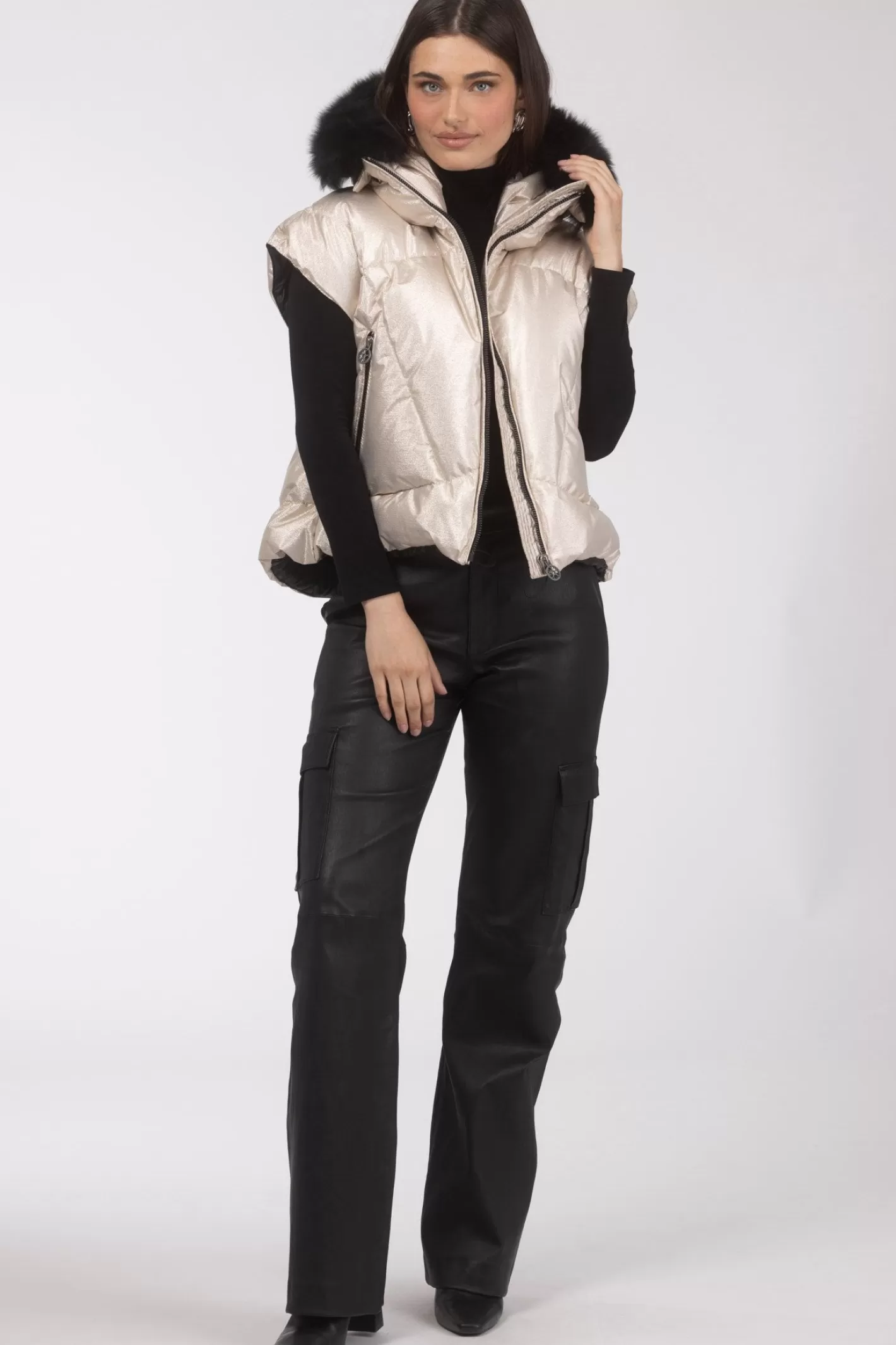 Women GORSKI Montreal Après-Ski Vest With Detachable Toscana Shearling Lamb Hood Trim