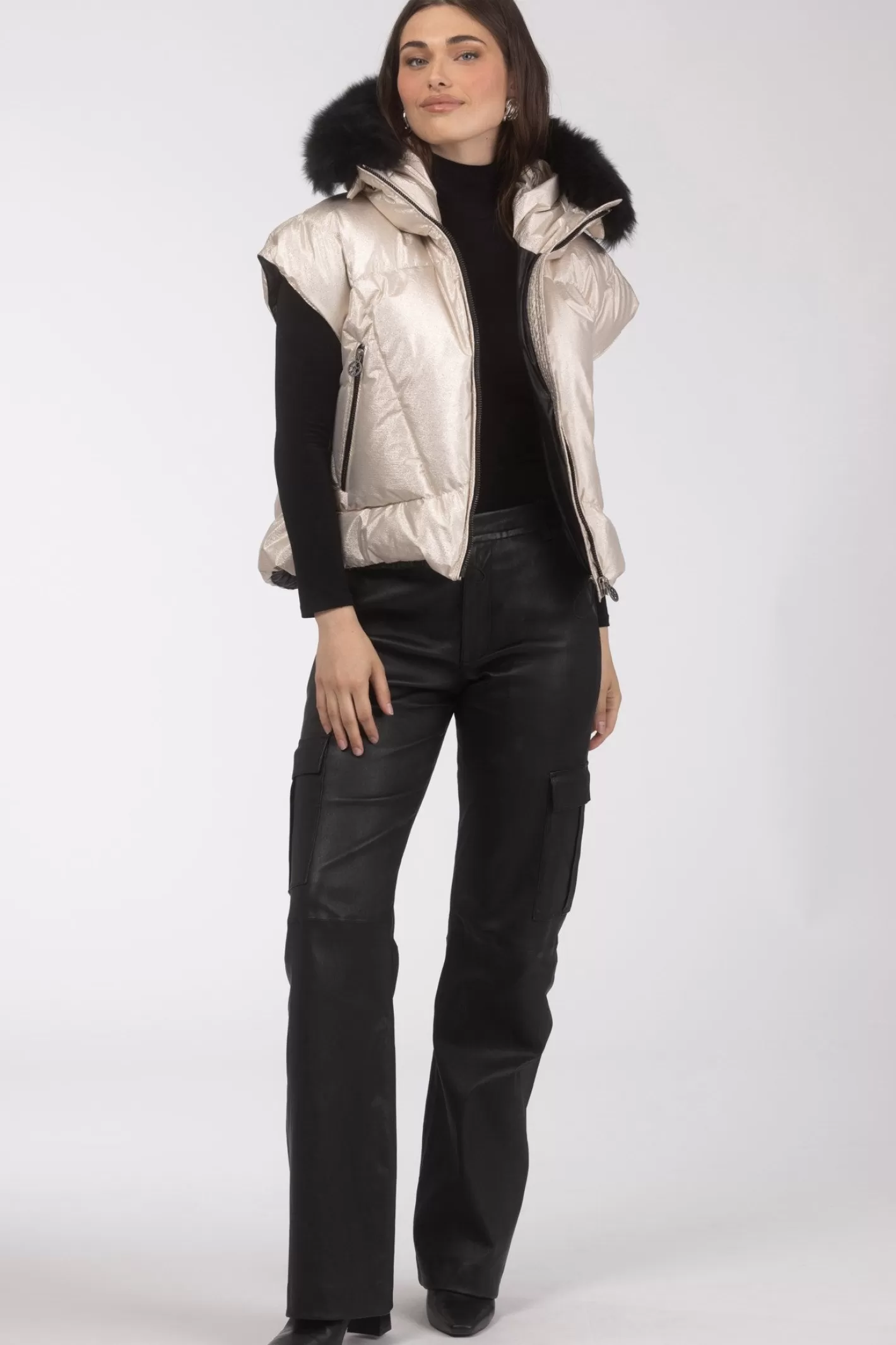 Women GORSKI Montreal Après-Ski Vest With Detachable Toscana Shearling Lamb Hood Trim