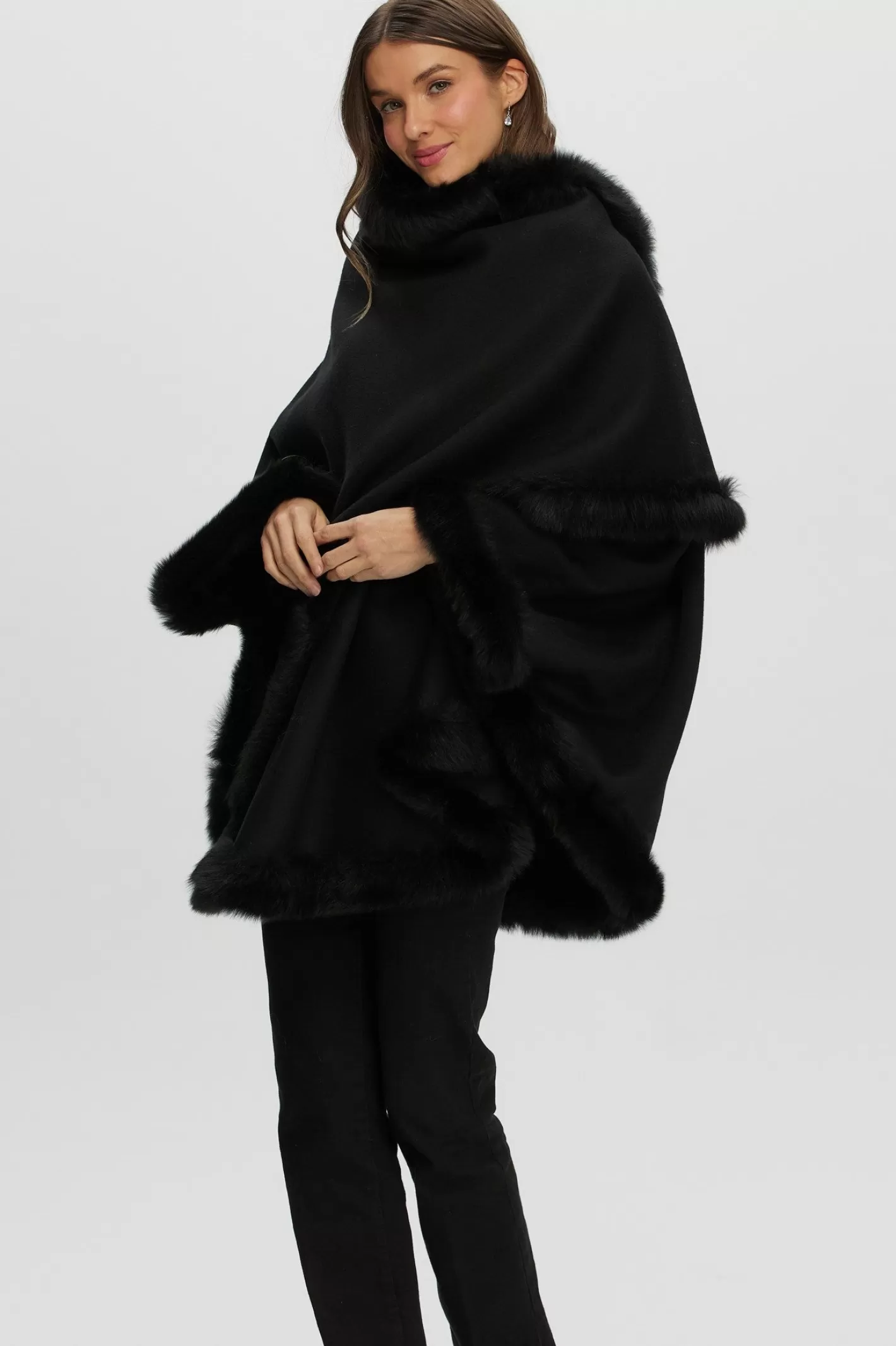 Women GORSKI Montreal Loro Piana Cashmere & Wool Cape With Merinillo Shearling Lamb Trim