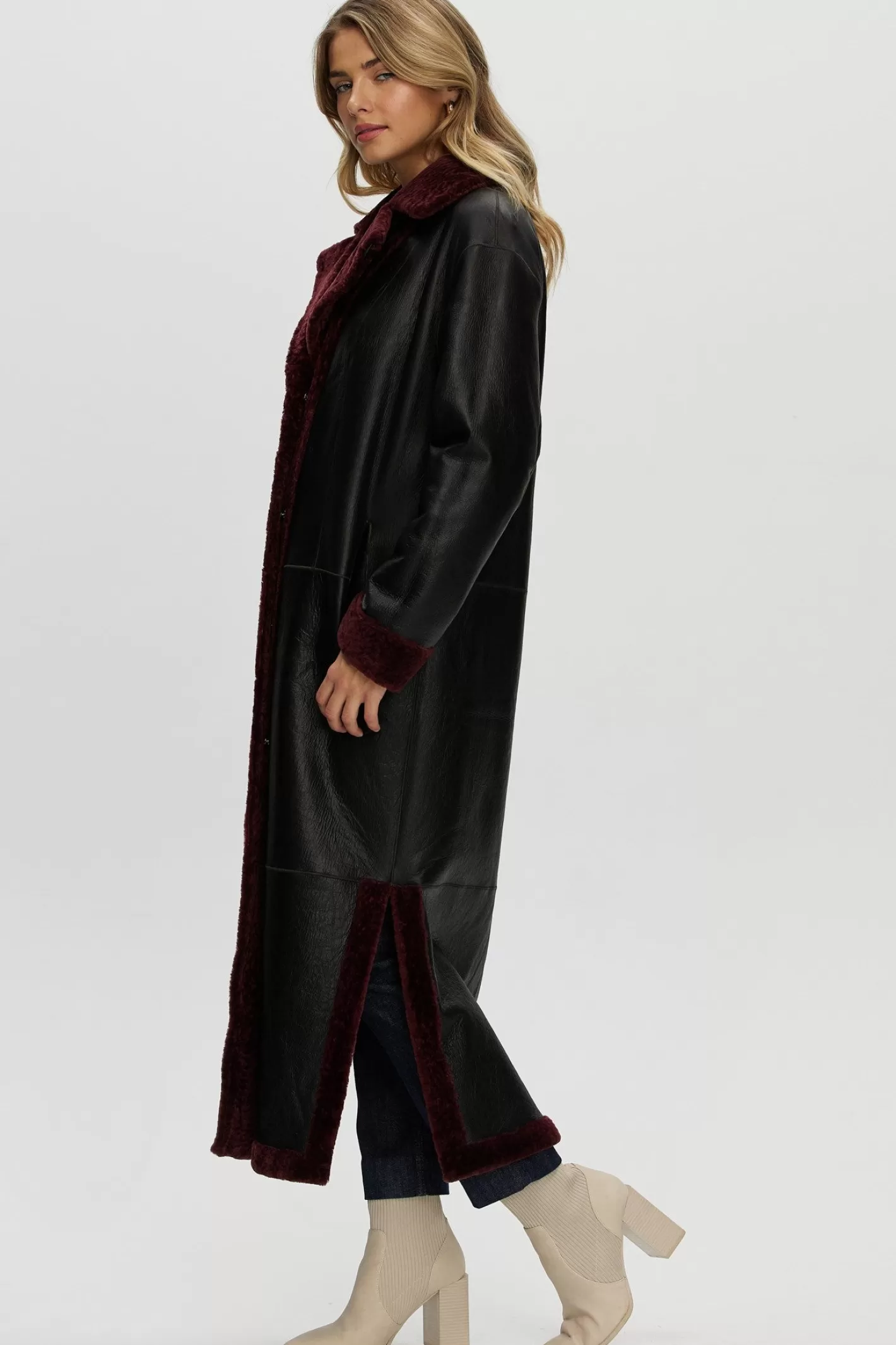 Women GORSKI Montreal Reversible Select Shearling Lamb Coat With Side Slits And Belt