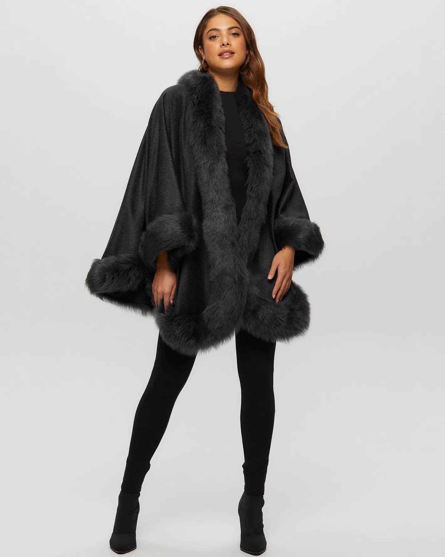 Women GORSKI Montreal Select Cashmere Cape With Toscana Shearling Lamb Trim